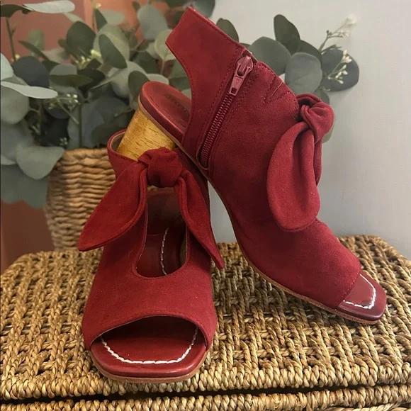 Bernardo Lizzie Red Suede wooden block Heeled 6.5 bow detail zipper peep Sandals - Picture 11 of 12